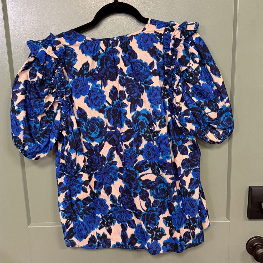 Olivaceous Blue Floral Puff-Sleeve Blouse on Cream - Picture 4 of 8